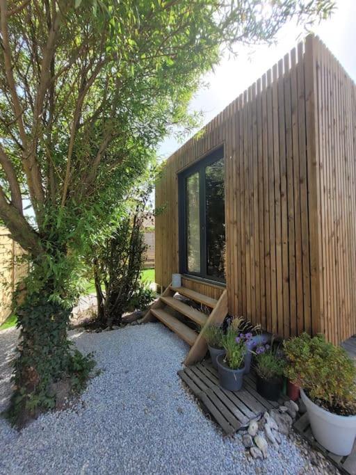 La Du Sentier, Original En Bois Et Sur Pilotis Avec Beau Jardin Et Très Proche De La * Sangatte